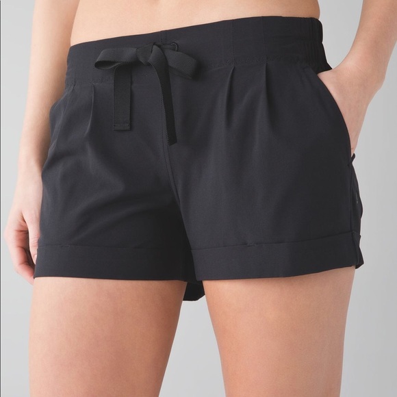 lululemon breakaway shorts